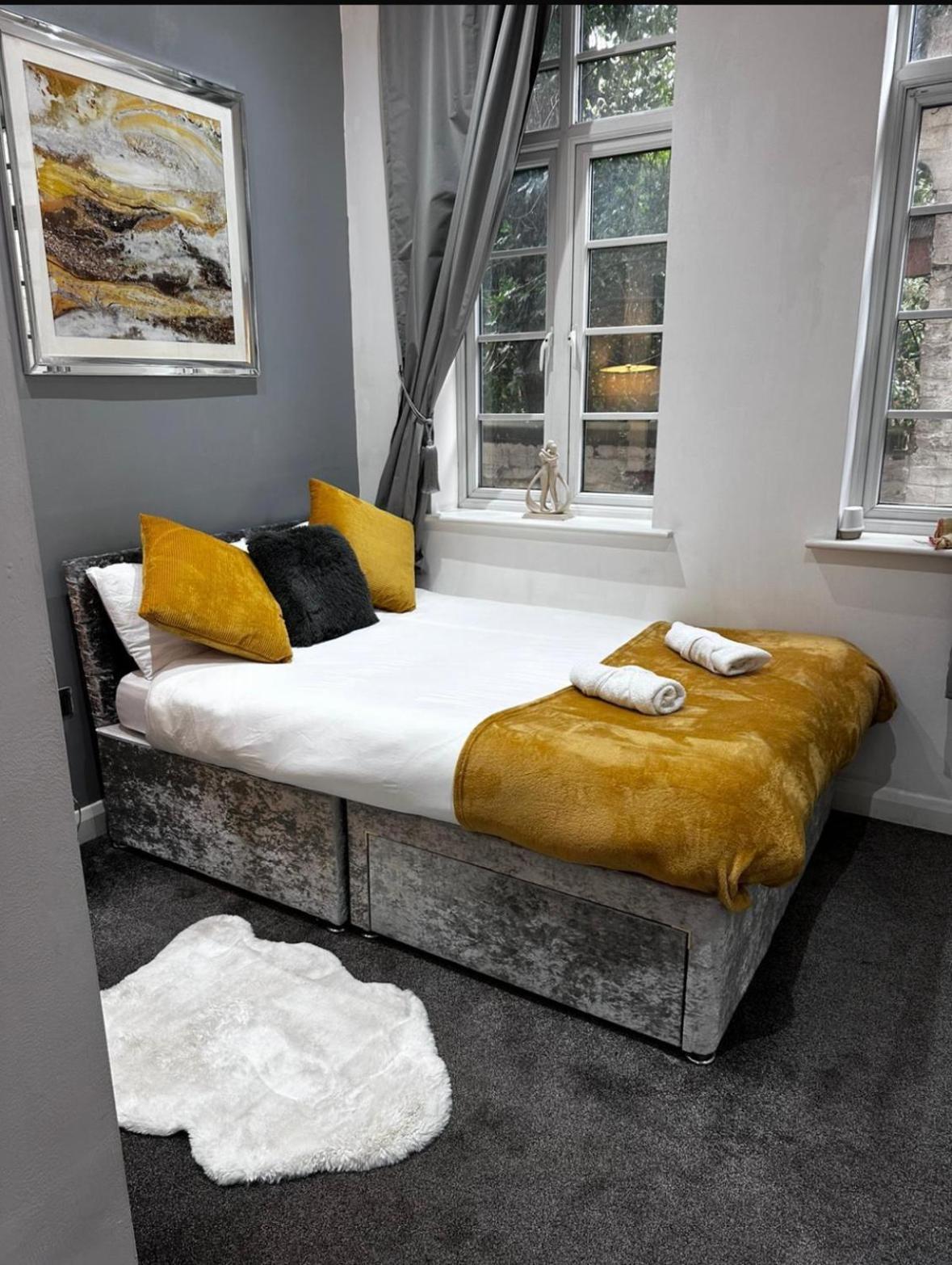 Centre 3 Bed Luxury Apartment *